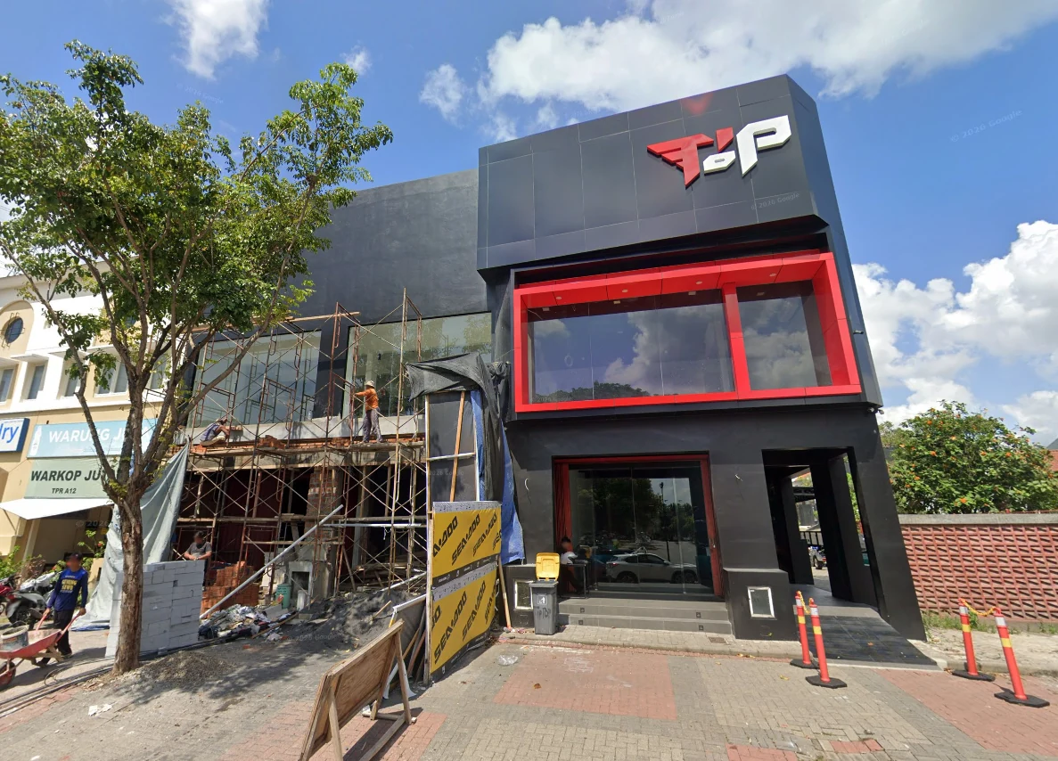 Fasad Tip Top Proshop, Surabaya