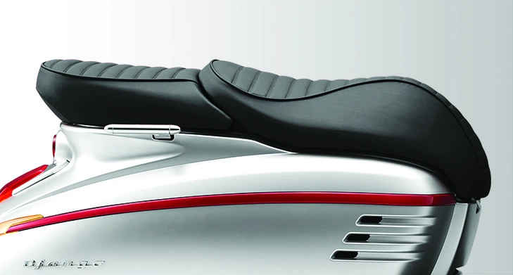 Detail jok dan tail cover Django Cafe Racer berwarna Flash Silver.