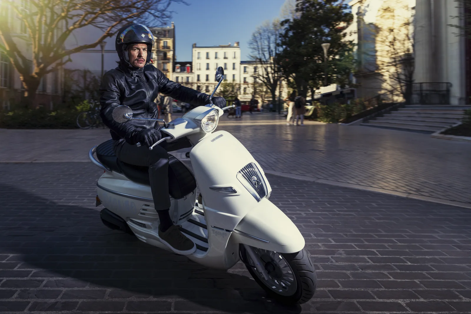 Peugeot Django dalam perjalanan