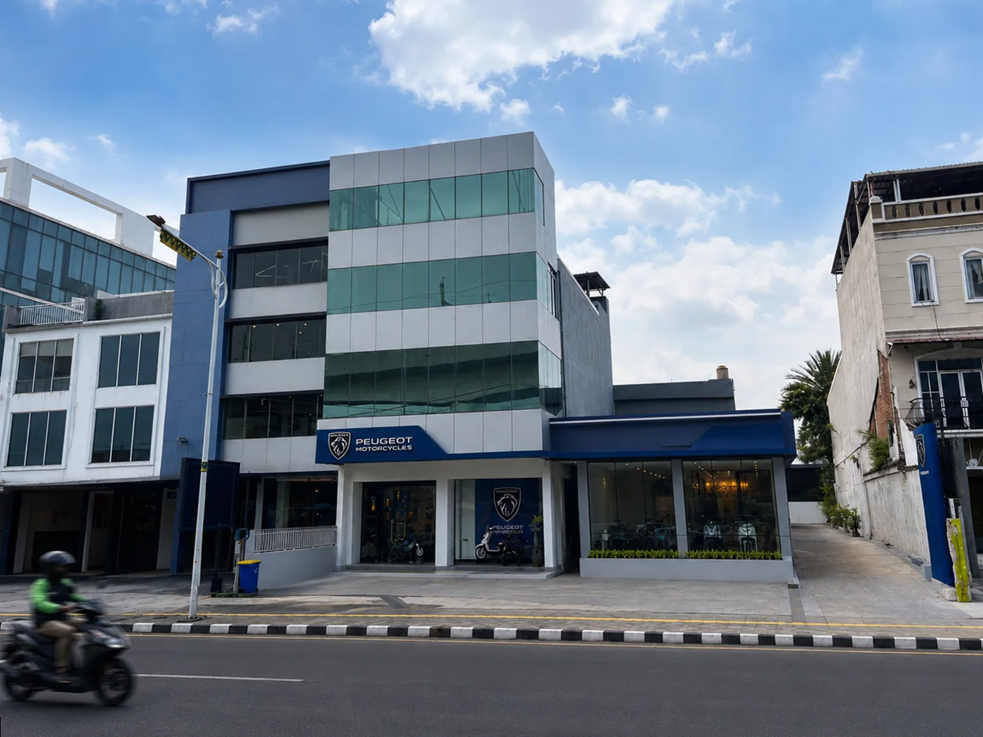 Fasad Peugeot Motocycles Cilandak, dealer utama di Jakarta Selatan